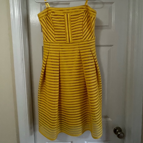 NYC Eva Mendes strapless summer dress Yellow with floral pattern. Size 8 - Picture 1 of 9